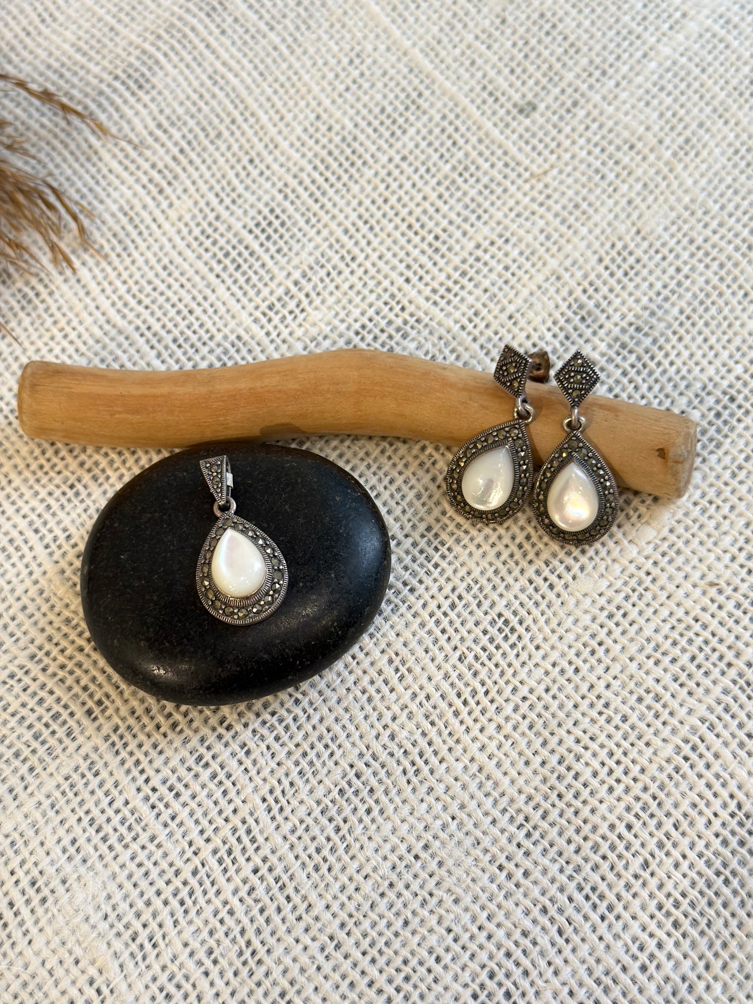 Mother of Pearl Pendant Earrings Set