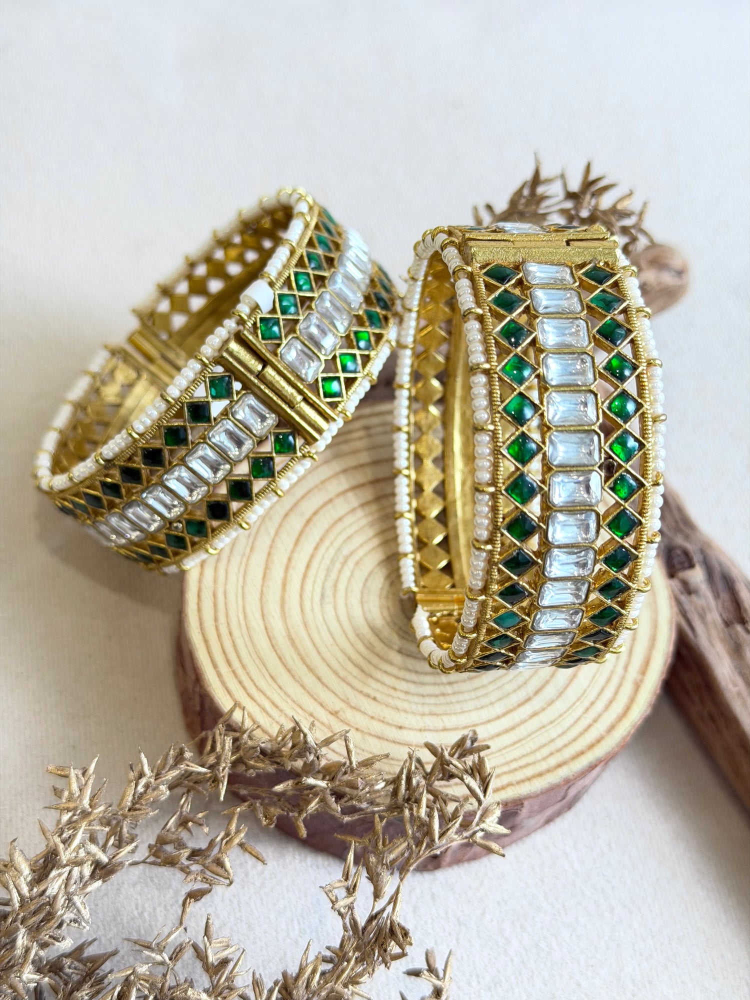 Emerald Takkar Jadau Bangles