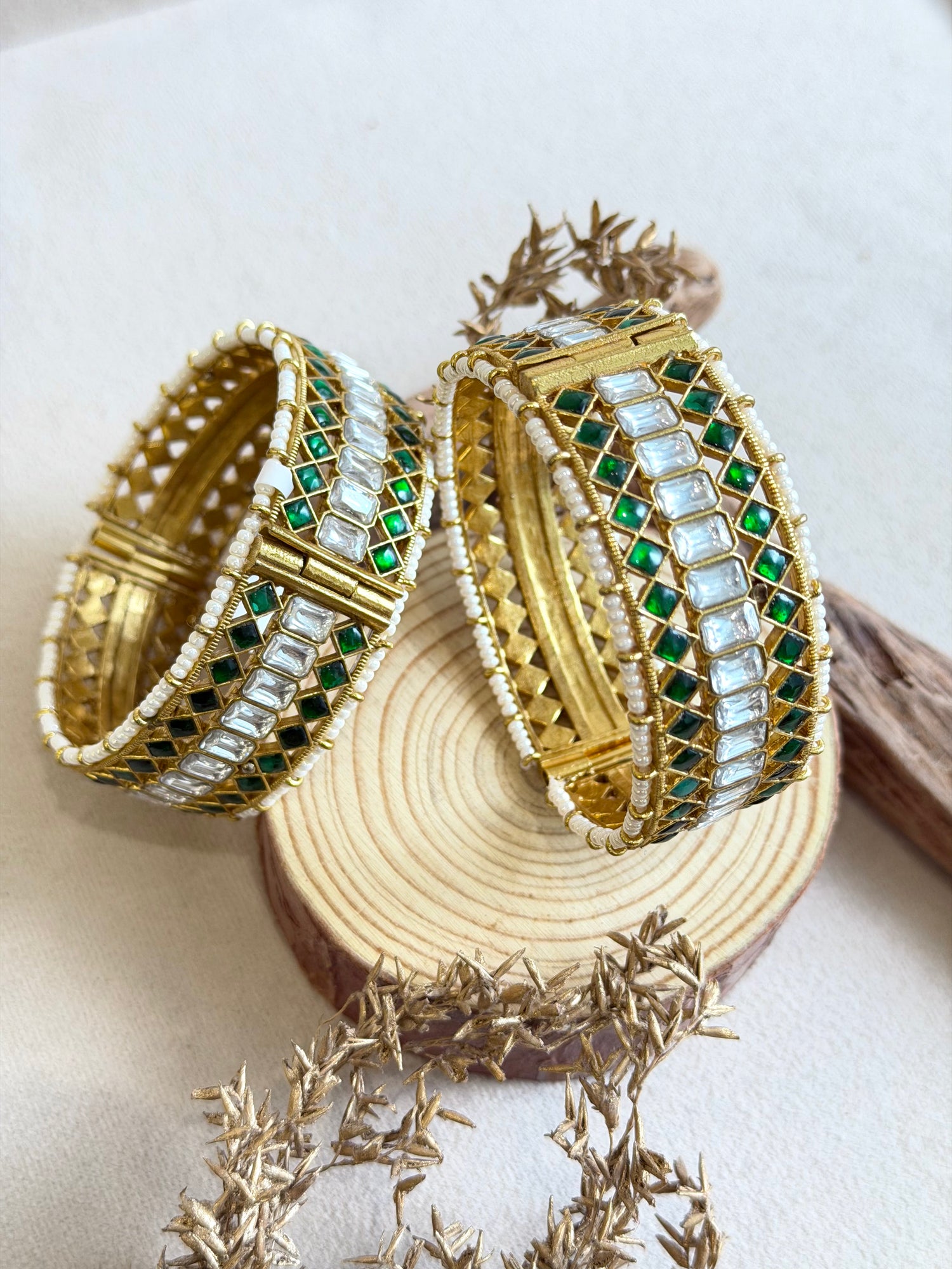 Emerald Takkar Jadau Bangles