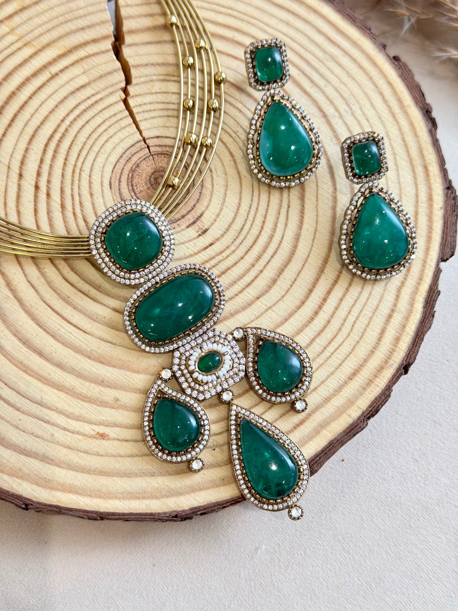 Fusion Emerald Stone Hasli
