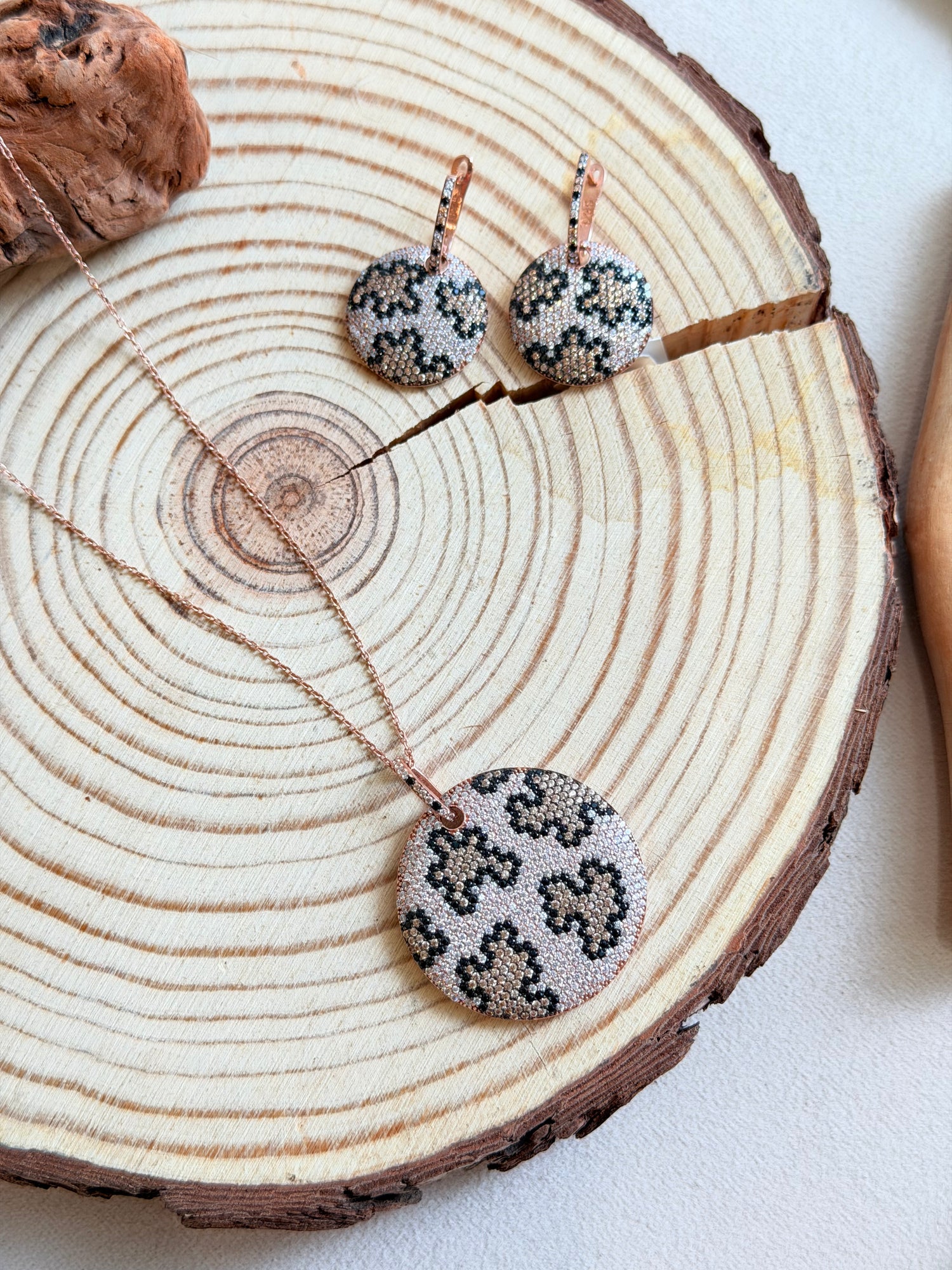 Rose Gold Leopard Print Pendant Set